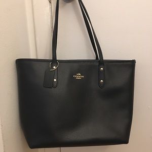 Genuine leather coach bag EUC. Make me an offer!